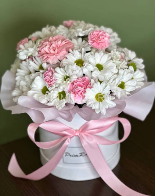 Композиция с хризантемами в коробке #6767